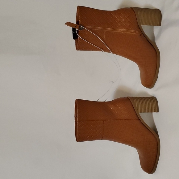 Universal Thread Woman's Arden Mid Shaft Boots - Picture 14 of 16